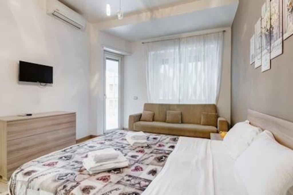 Domus Laterani By Jfm - Comfortable Apartment Big Terrace Colosseo Рим Екстериор снимка
