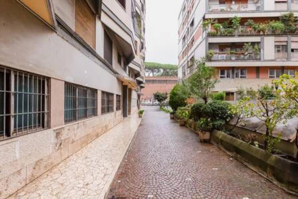 Domus Laterani By Jfm - Comfortable Apartment Big Terrace Colosseo Рим Екстериор снимка