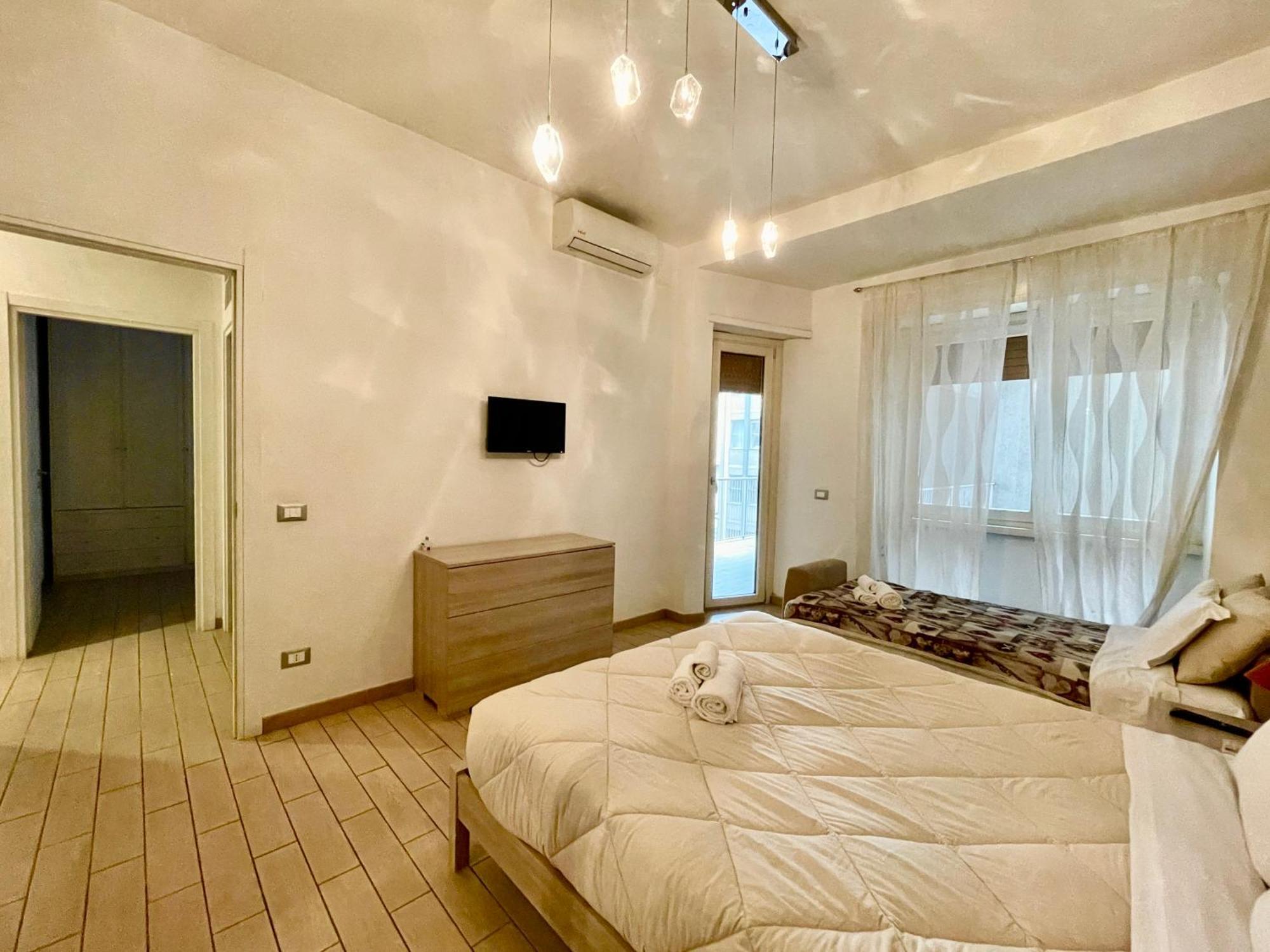 Domus Laterani By Jfm - Comfortable Apartment Big Terrace Colosseo Рим Екстериор снимка